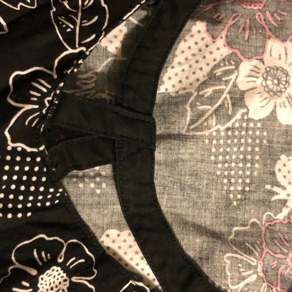 Dickies Floral Scrub Top! - Picture 2 of 4